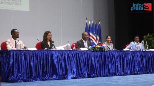 Parlamento da XI Legislatura com equilíbrio de género e predominância de deputados entre 41 e 60 anos