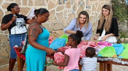 Maio: APESC distribui presentes a filhos de pescadores e peixeiras no âmbito do Natal solidário