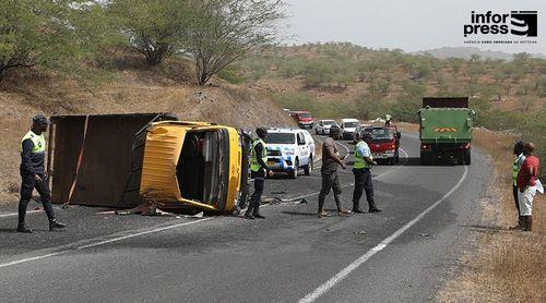 São Domingos: Dois feridos ligeiros em acidente de viação nas imediações da rotunda de Ribeirão Chiqueiro