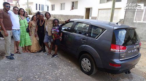 Porto Novo: Actor César Lélis ganha nova viatura oferta da Juventude em Marcha e da estilista Alzerina Gomes
