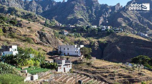Porto Novo: Autarquia garante campo de futebol de sete em Alto Mira
