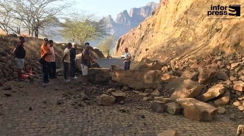 Porto Novo: Moradores de Alto Mira desejam limpeza de rochas na estrada de acesso antes da queda das chuvas