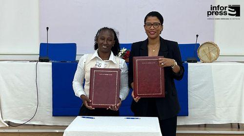 Government signs financing contracts with 12 tabanca groups in the total amount of 2,400 contos