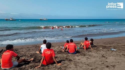 Porto Novo: Associação Radical Clube Kriol abre actividades de Verão com aulas de surf e bodyboard