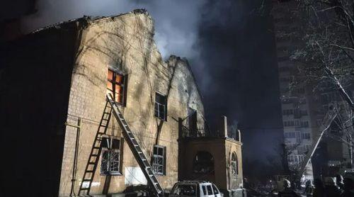 Ataque russo mata quatro em Kiev e ofensiva ucraniana deixa 500 mil sem energia