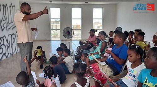 Praia: Crianças e adolescentes de Achada Limpo recebem formação inicial de Francês