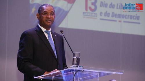 Presidente do parlamento cabo-verdiano diz que Angola “contagia positivamente” países africanos