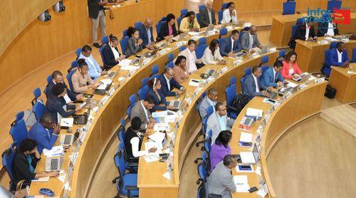 Parlamento: Deputada do MpD regozija-se com obra de reabilitação e asfaltagem de estrada Fontes Almeida/Trindade