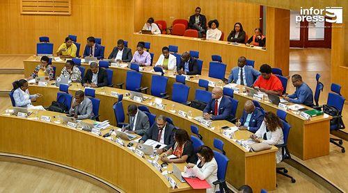Parlamento: MpD nega que saída de jovens para estrangeiro seja sinal de colapso e falência do país