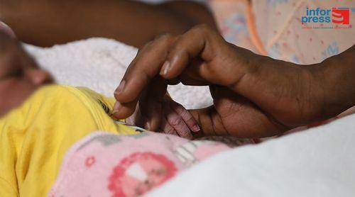 Primeiro bebé do ano de 2026 no Hospital Agostinho Neto é um menino