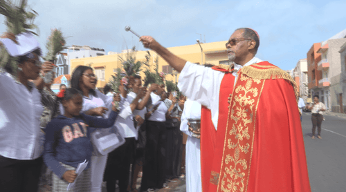 São Vicente: Praça Nova acolhe pela primeira vez bênção dos Ramos como “sinal de fé no coração da cidade” - bispo
