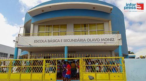 Ilha do Sal: Pais e encarregados de educação exigem fim das “filas desumanas” para matrículas e entrega de documentos