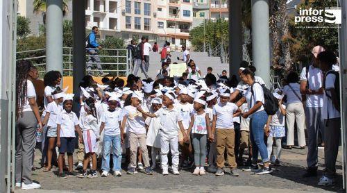 Marche pour la Paix: sensibilisation des élèves contre la violence en milieu scolaire