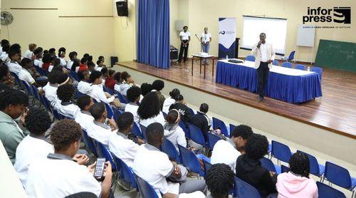 Praia: Alunos de escola secundária sensibilizados sobre a prevenção do tráfico de pessoas