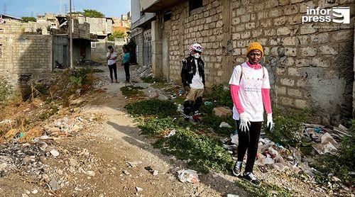 Praia: Estudantes de Enfermagem promovem campanha de limpeza e educação ambiental no Alto da Glória