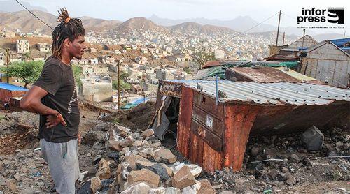 São Vicente/Chuvas: Moradores de casas de lata em Ribeirinha esperam a bonança após a tempestade