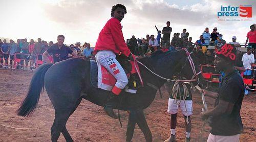 São Vicente: Cavalo Pfizer vence corrida em comemoração ao Dia do Município