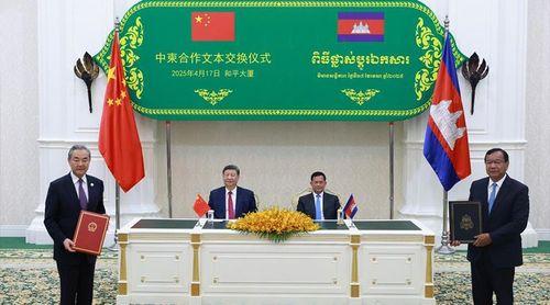 China e Camboja assinam mais de 30 acordos de cooperação durante visita de Xi