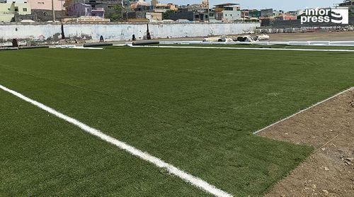 São Filipe: Iniciada colocação da relva sintética no estádio 5 de Julho e conclusão da obra prevista para Dezembro