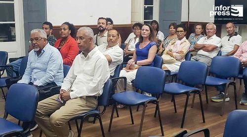 Escritor Jorge Carlos Fonseca reflete sobre a importância da literatura em conversa aberta na ilha Brava