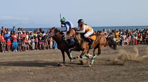Porto Novo/São João: Final da prova de hipismo disputa-se hoje com nove cavalos