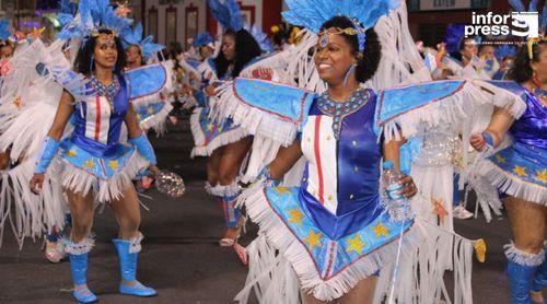 São Vicente/Carnival: Teachers light up Monday night with parade of sparkle and charm