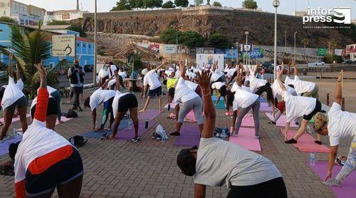 Embaixador da Índia incentiva prática regular do yoga em Cabo Verde como aliada da saúde e bem-estar