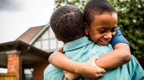 Dia do Pai: Sociólogo alerta para actividades escolares que podem causar sofrimento a crianças sem figura paterna