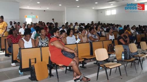 Sumário de 23 de Abril: O grito silencioso dos que ensinam, mas que o giz não aponta no quadro