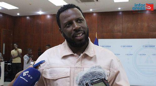 Independências: Dino D’Santiago fala em Paris de “uma nova Lisboa feita de cruzamentos de povos”