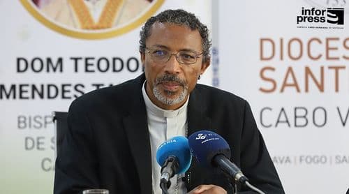Bispo eleito de Santiago enaltece convivência e diálogo como prioridades pastorais