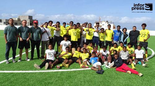 EID Paul conquista tricampeonato Sub-17 e recebe troféu frente ao Solpontense