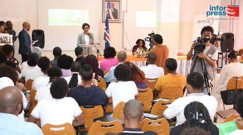 ARME alerta alunos da Escola Secundária Abílio Duarte sobre os riscos da Internet