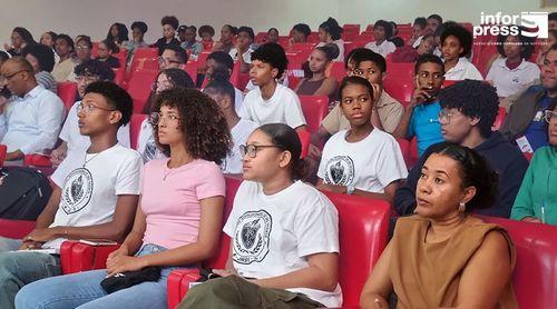 São Vicente: Assembleia Municipal e Autarcas do Futuro juntam-se para esclarecer dúvidas de estudantes do 12.º ano