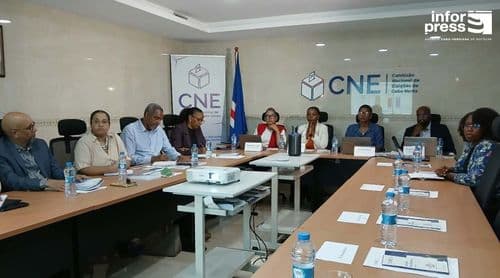 Diáspora cabo-verdiana pede maior aproximação à política nacional e recenseamento automático - CNE
