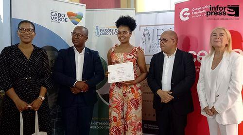 Praia: IPC entrega certificados de conclusão de formação de Guias do Património a 22 formandos