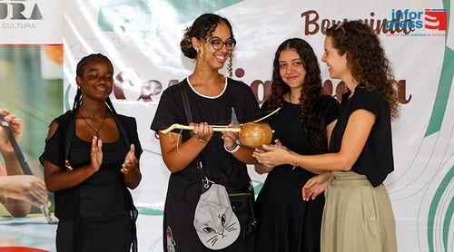 Instituto do Património Cultural entrega cimboas a escolas e academias para revitalizar instrumento em risco