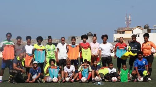 Ribeira Grande: Equipa de futsal feminino Mão para Trás quer fomentar o interesse pelo desporto 