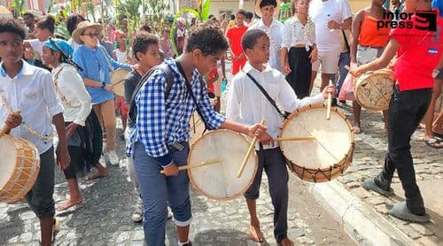 Porto Novo: Escolinha Son Jon Baptista participa em evento cultural infantojuvenil em São Vicente