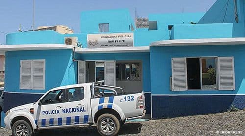 Festividades/São Filipe: Dois indivíduos detidos na posse de drogas durante revista à entrada da Praça do Presídio - Polícia Nacional