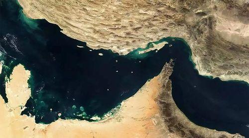 Irão: EUA afirmam que retomarão em breve o controlo do Estreito de Ormuz