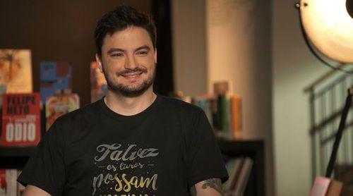 Influenciador digital Felipe Neto chega a Cabo Verde e é recebido por fãs no aeroporto da Praia