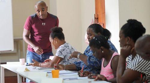 São Vicente: Formação da Associação de Peixeiras do Mindelo ajuda 16 pessoas a ler e a escrever