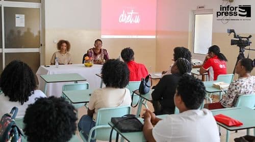 Primeira Dama destaca importância da formação de assistentes de família na promoção do emprego para mulheres vulneráveis