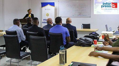 La PJ et Interpol renforcent leur coopération pour lutter contre le trafic d'armes et la prolifération des armes artisanales