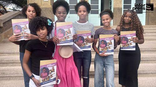 Dez jovens da Associação Atletas do Cristo concluem formação em educação financeira 