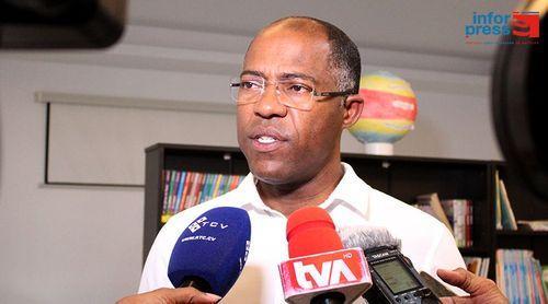 Francisco Carvalho pede apoio ao Governo para reforço da resposta à crise sanitária na Praia