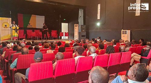 Francisco Carvalho defende projectos estruturantes para combater abandono de Santa Cruz e Santiago Norte