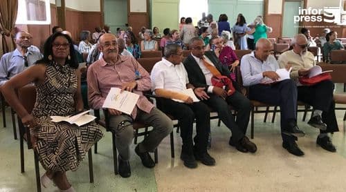 Geração de 1976 do Liceu Domingos Ramos celebra 50 anos com livro, debate e doações à escola