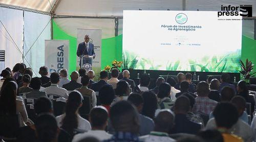 Le ministre défend l'adaptation de l'agriculture au changement climatique pour garantir des revenus durables